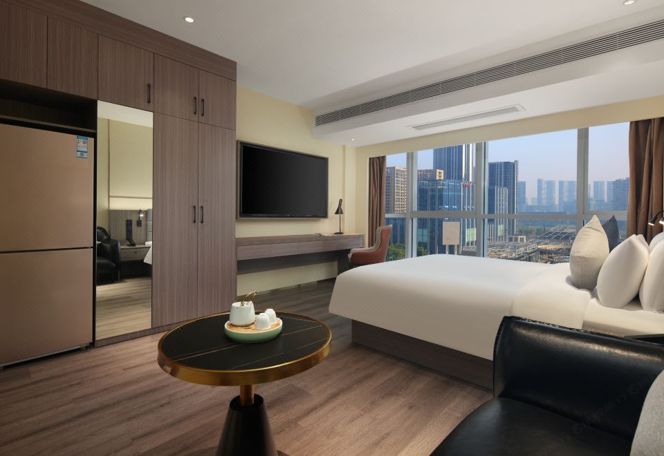 豪華公寓大床房（65寸可投屏+大冰箱＋加熱毛巾桿）