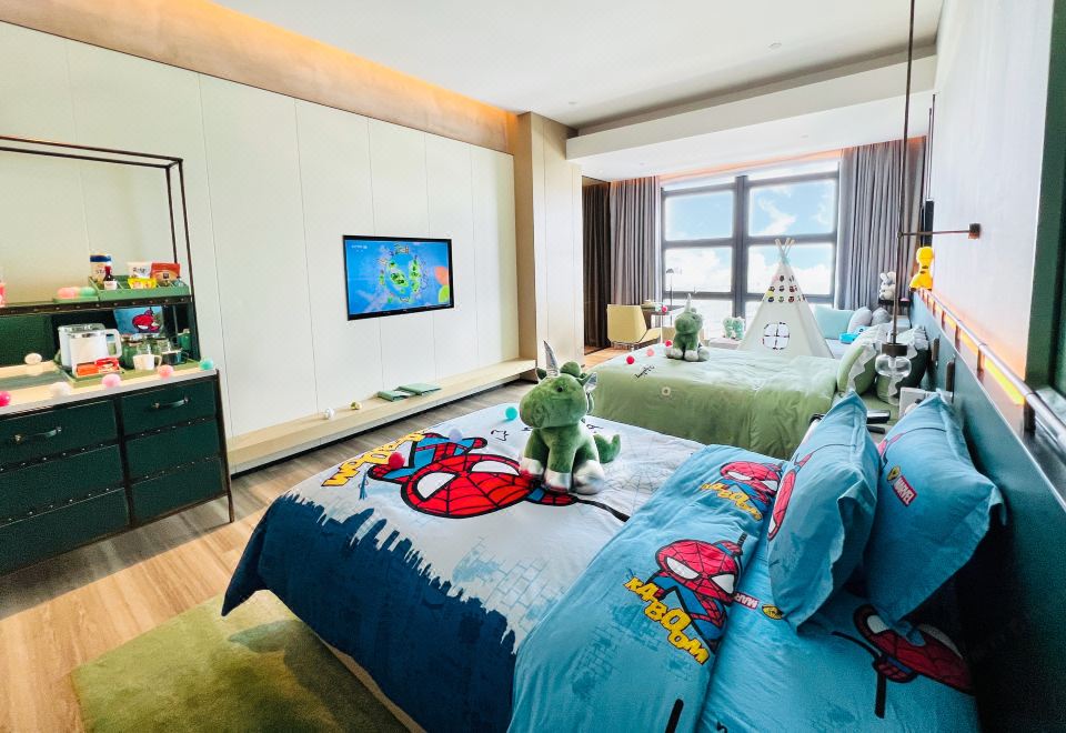 Investon Hotel Shenzhen LonghuaSpider-Man Theme Family Room [Kids Toys + Children Tent]