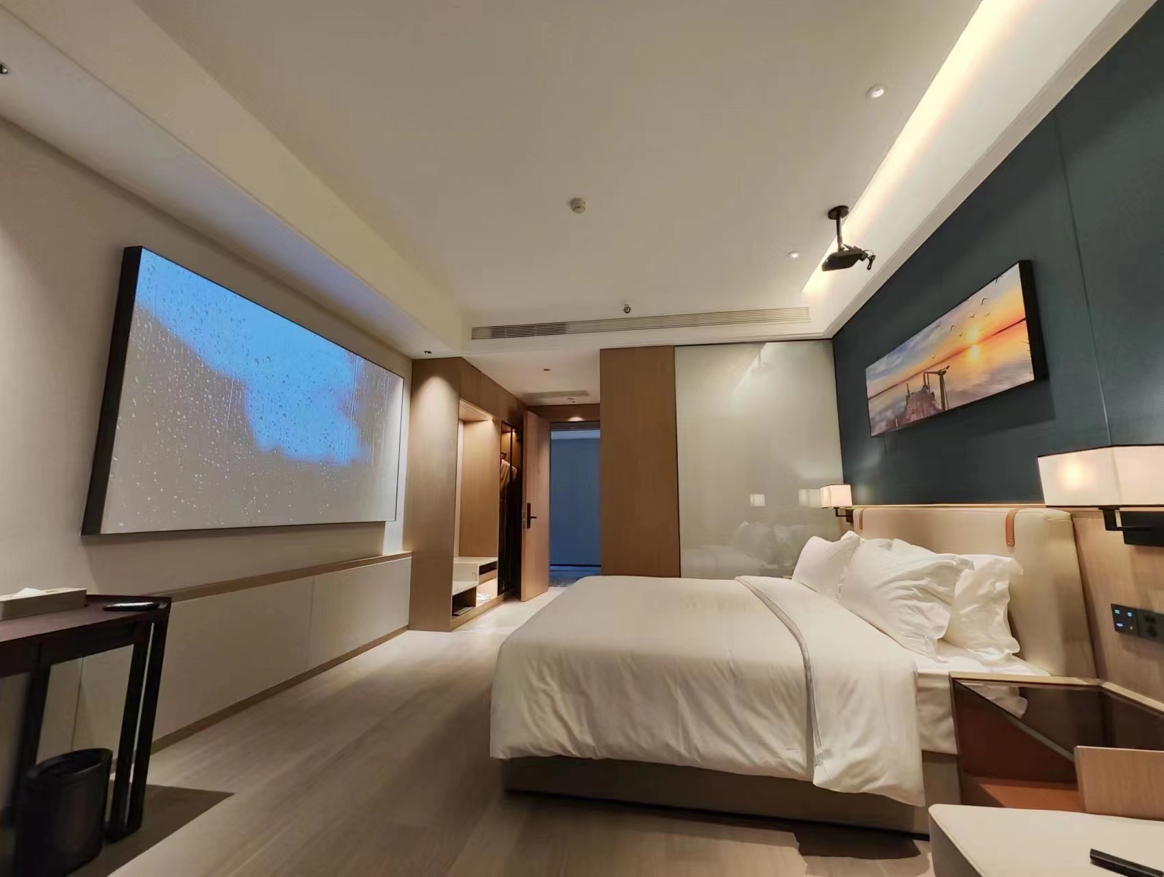 影视大床房【品牌巨幕投影+助眠床垫+羽绒恒温被芯】