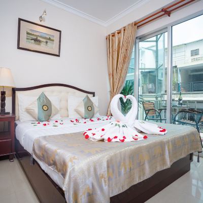 豪華雙人床房（帶陽台） 金邊銀山飯店優惠