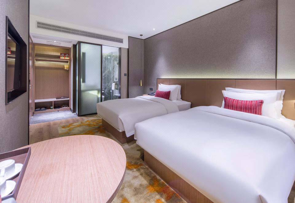 高級雙床房（落地飄窗+辦公桌椅）