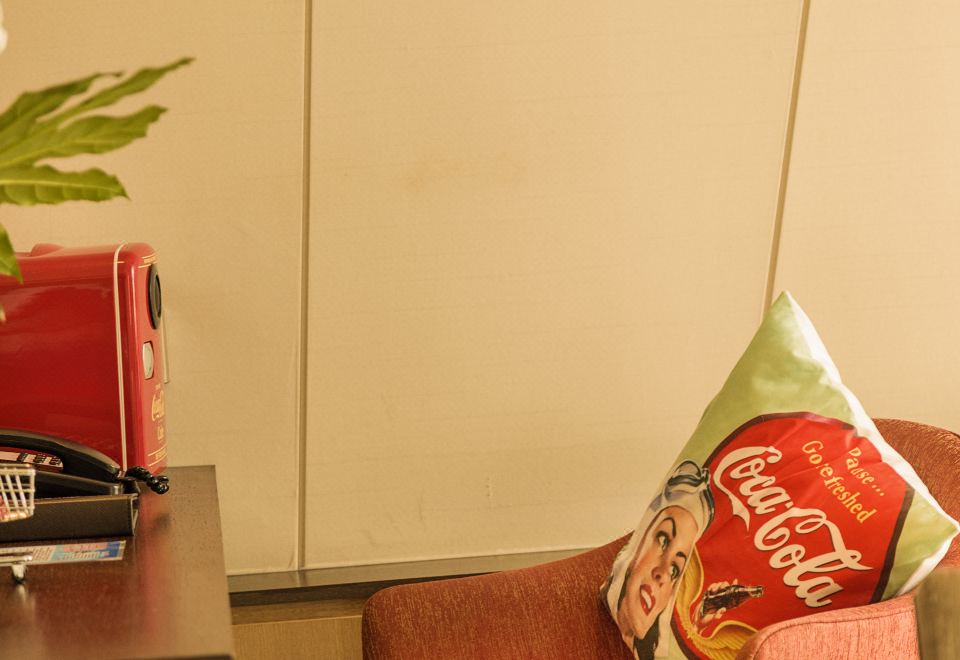 Radisson Blu Shanghai Pudong JinqiaoCoca-Cola Themed Suite