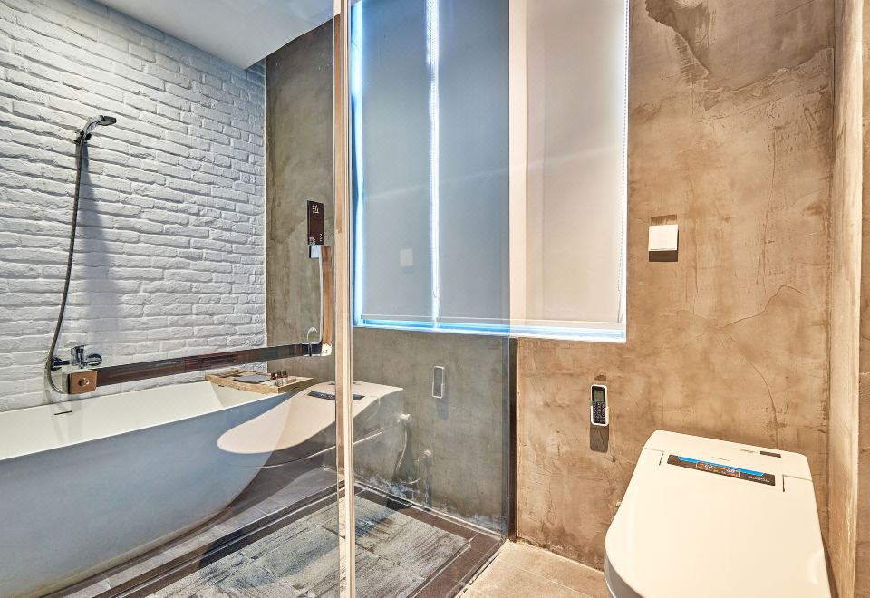 中山·私享阳台园景套房|深泡浴缸+智能马桶+茶台茶具