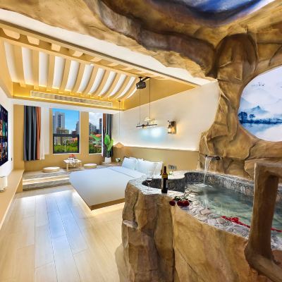 霜降溶洞私湯大床房（智能客控+乳膠床墊+私湯+浴袍+愛奇藝VIP會員隨便看） 品美居溫泉影院飯店（都江堰景區南橋店）優惠