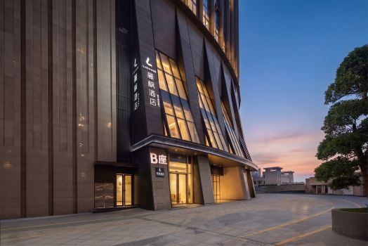 Lavande Hotel (Guiyang North High-speed Railway Station Maotai International Center)