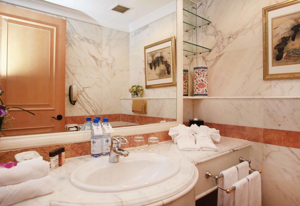 Grand Deluxe King Room