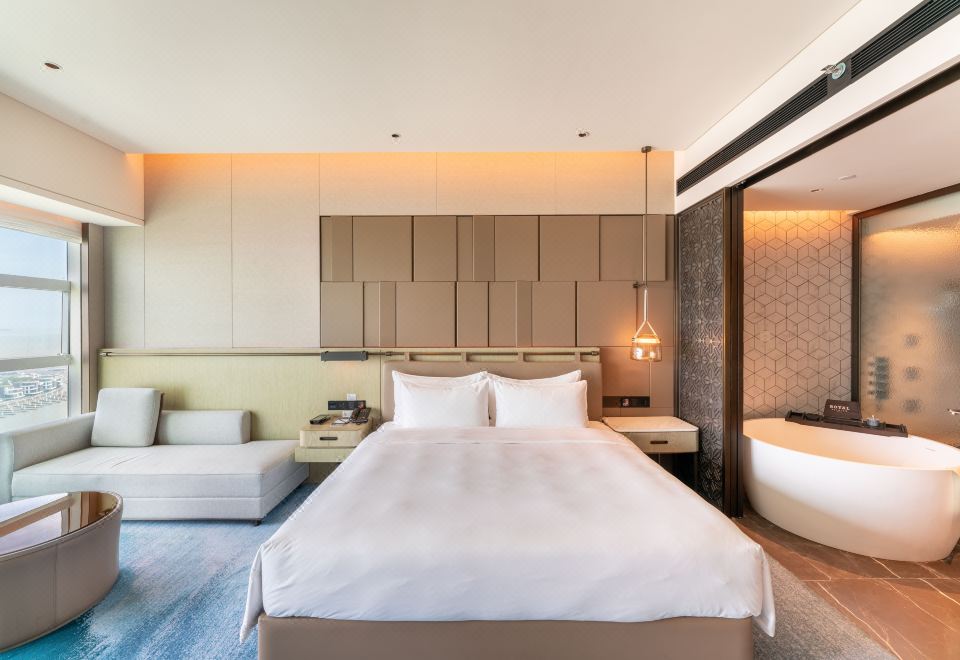 行政海景大床房（180度全落地窗看海景日出）