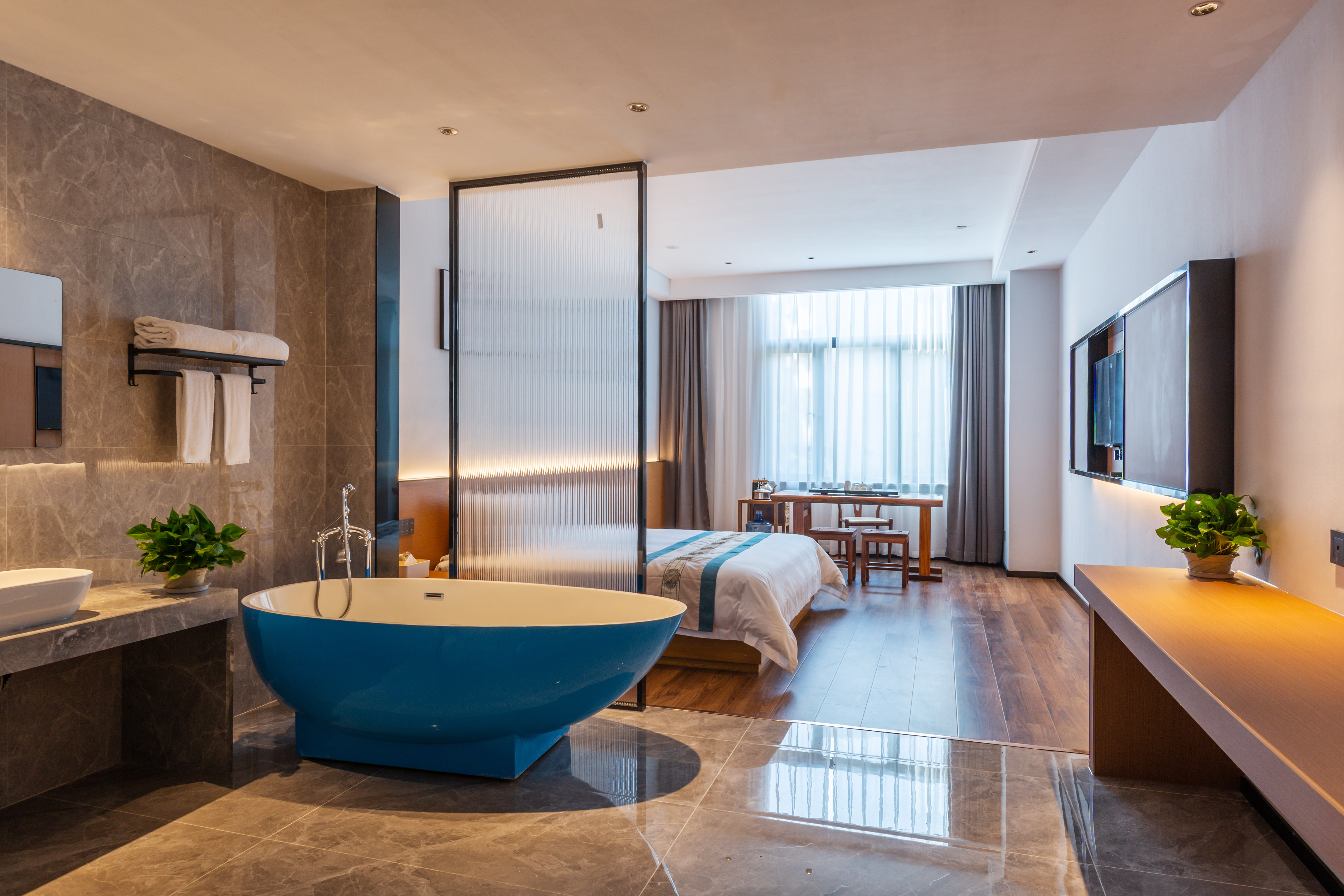 尊享浴缸大床房「深睡床墊+智能客控」