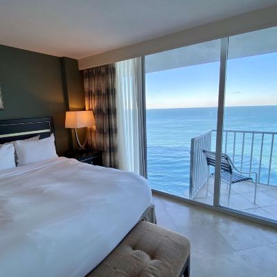 Oceanfront Premium One Bedroom King Suite