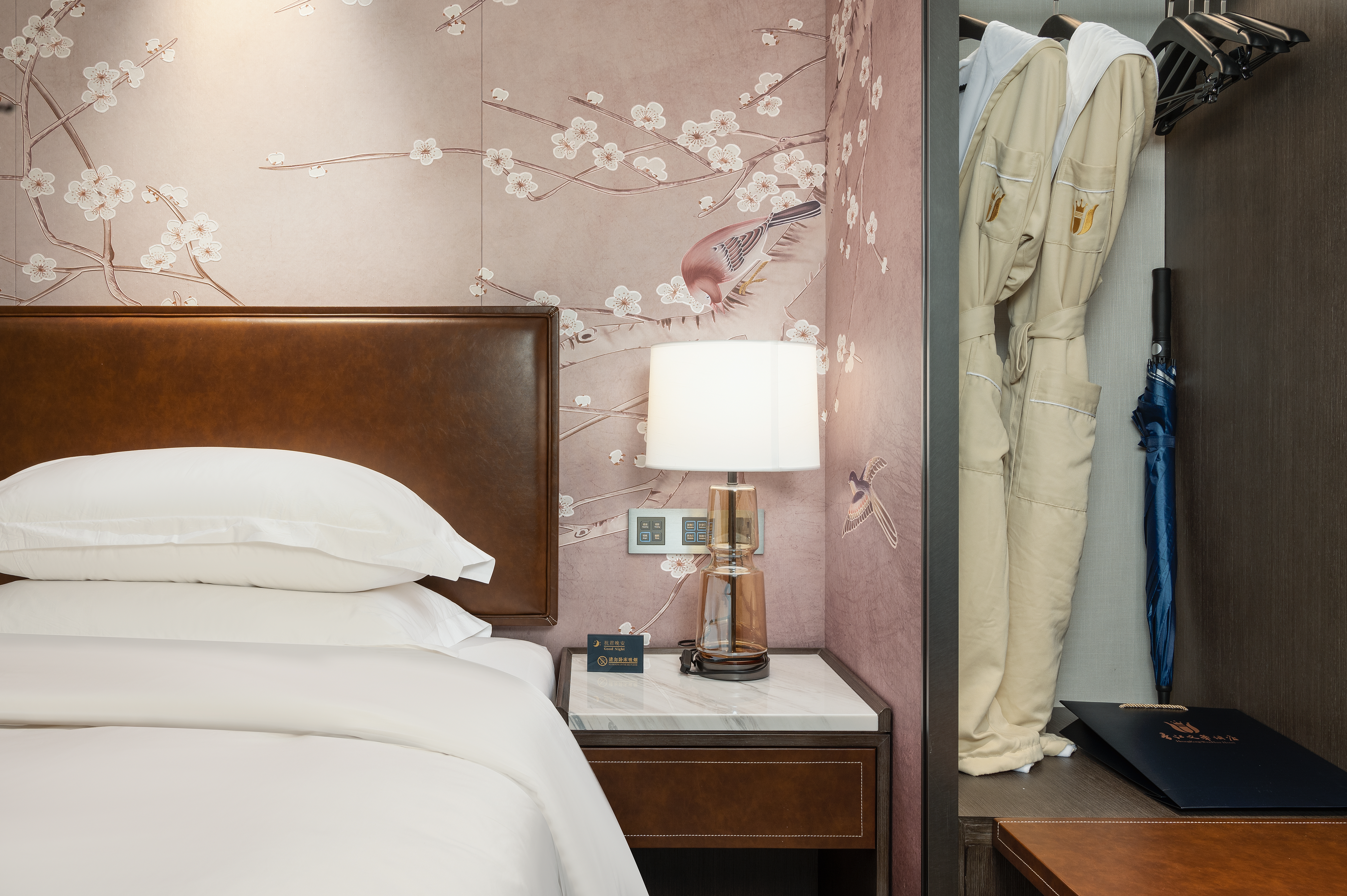 云端.湖景豪华大床房（品质床品+智能客控+休闲椅）