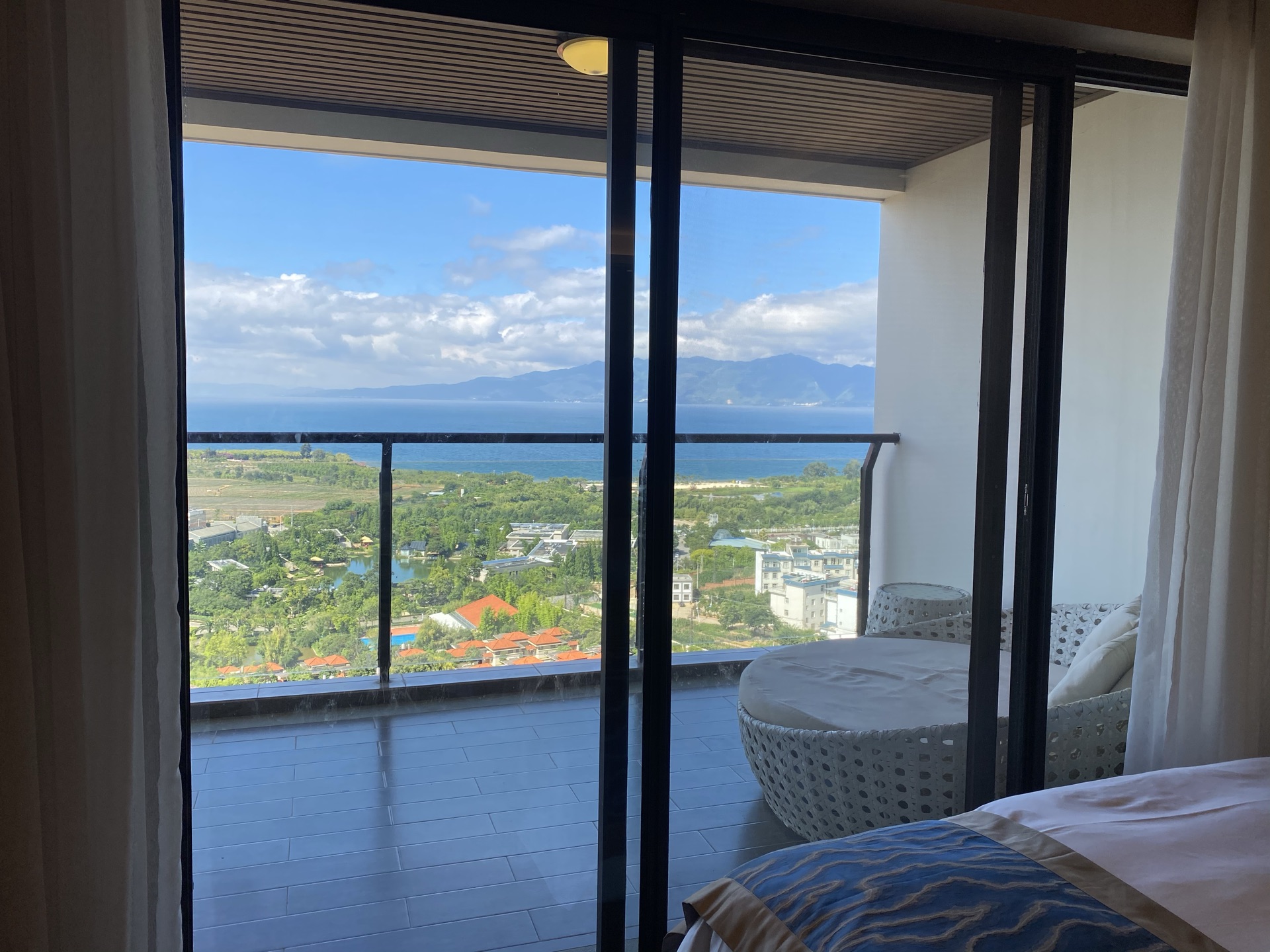 暮云·正湖景露台双床房