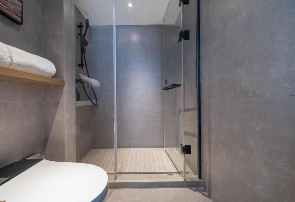 高级大床房（可投屏65寸智能电视+智能客控）