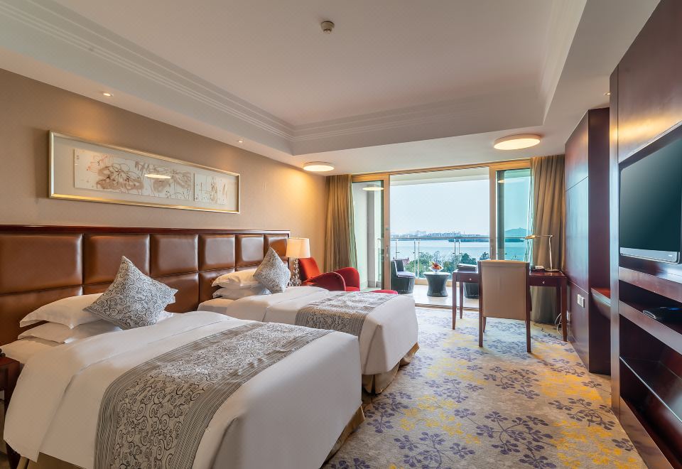 Wuxi Hubin HotelSuperior Lake-View Twin Room (with Balcony) - Harmonious Lake And Mountain Scenery