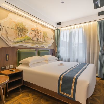 私享影院大床房（超大屏幕+零壓床品+小冰箱） 時光漫步S飯店（上海復旦大學五角場地鐵站店）優惠