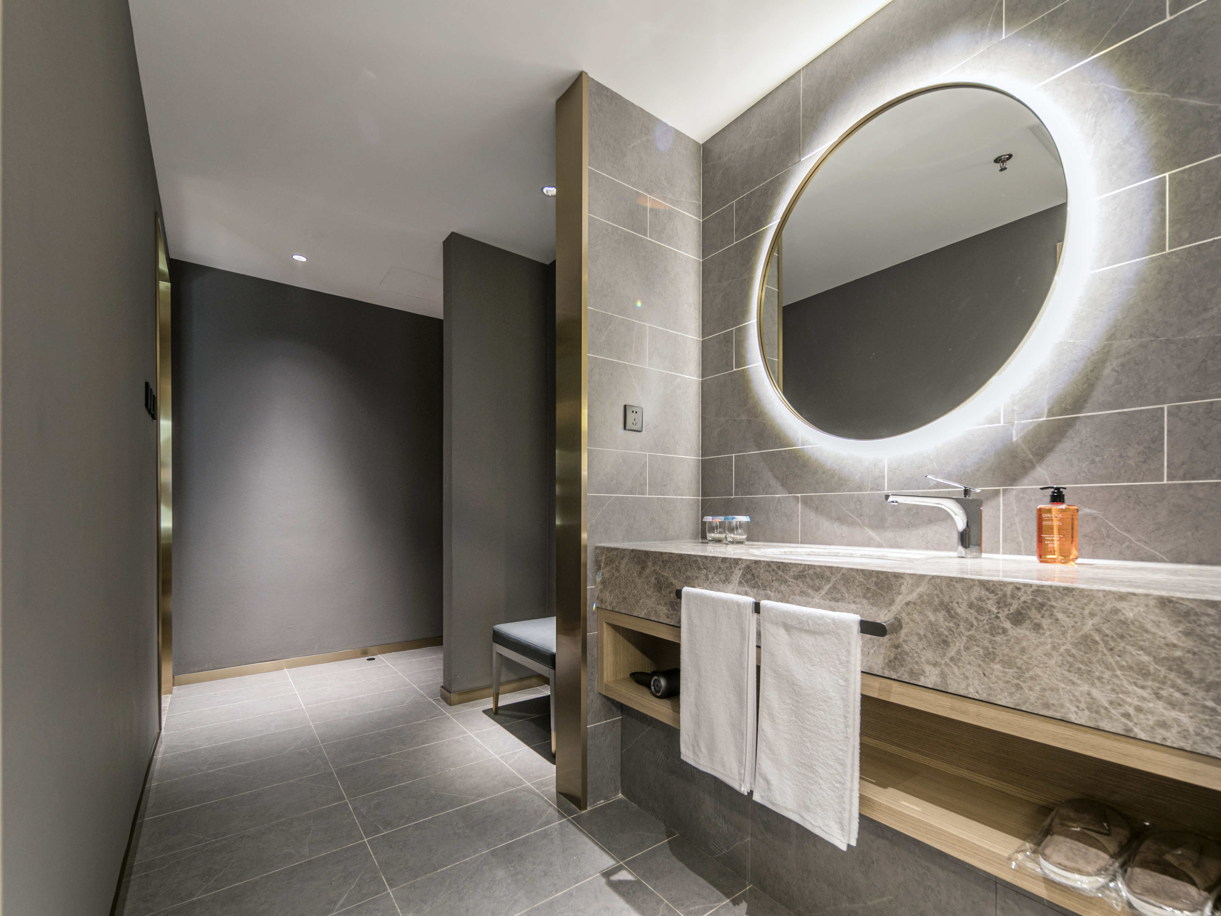 Orange Hotel (Beijing Zhongguancun Software Park)月若流金高级大床房（小冰箱+智能客控+手机投屏）