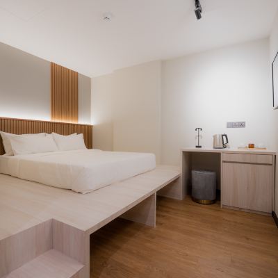 高級大床房 - 無窗 馬達達精品飯店優惠