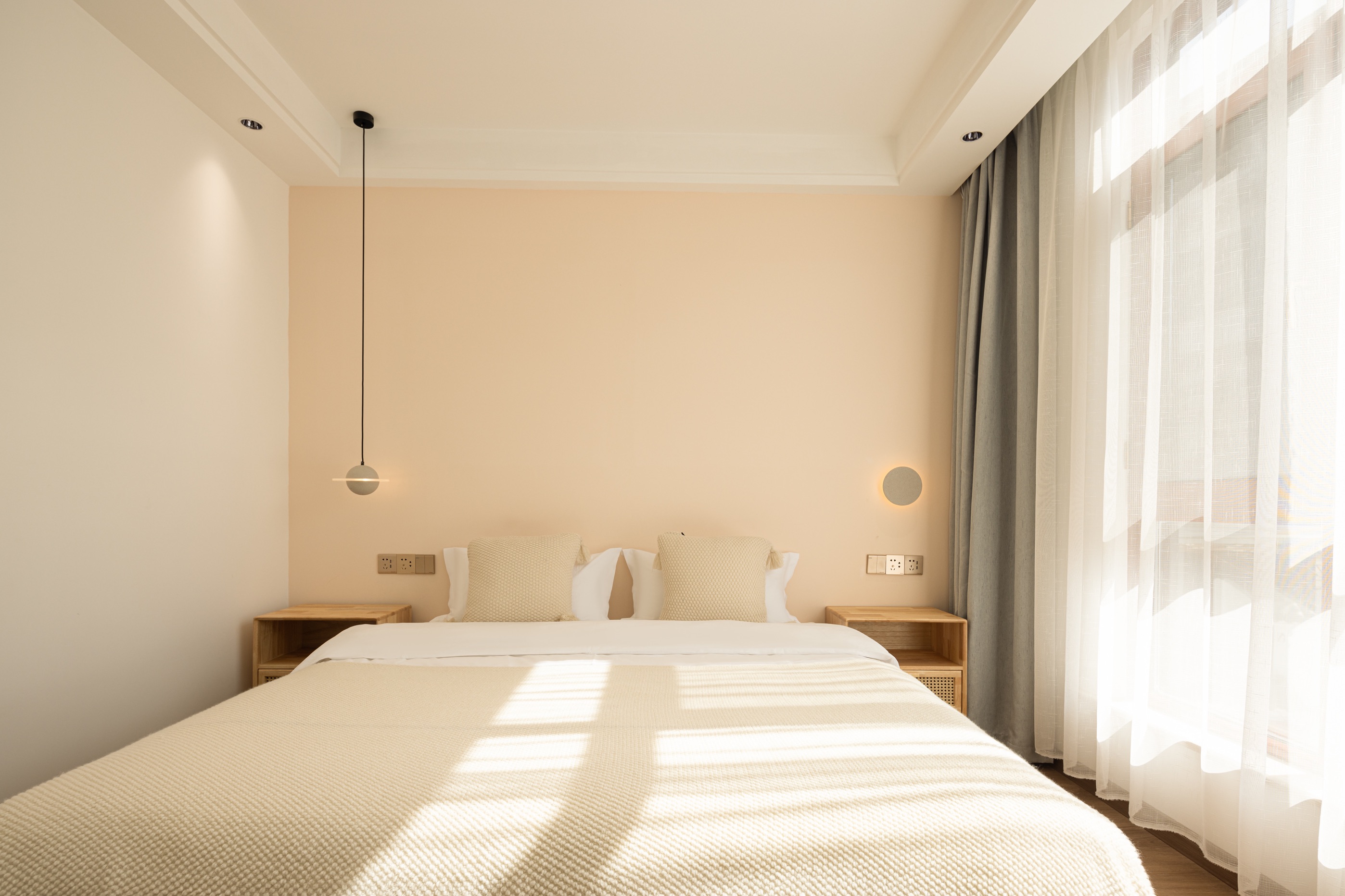 Light Luxury Queen Room