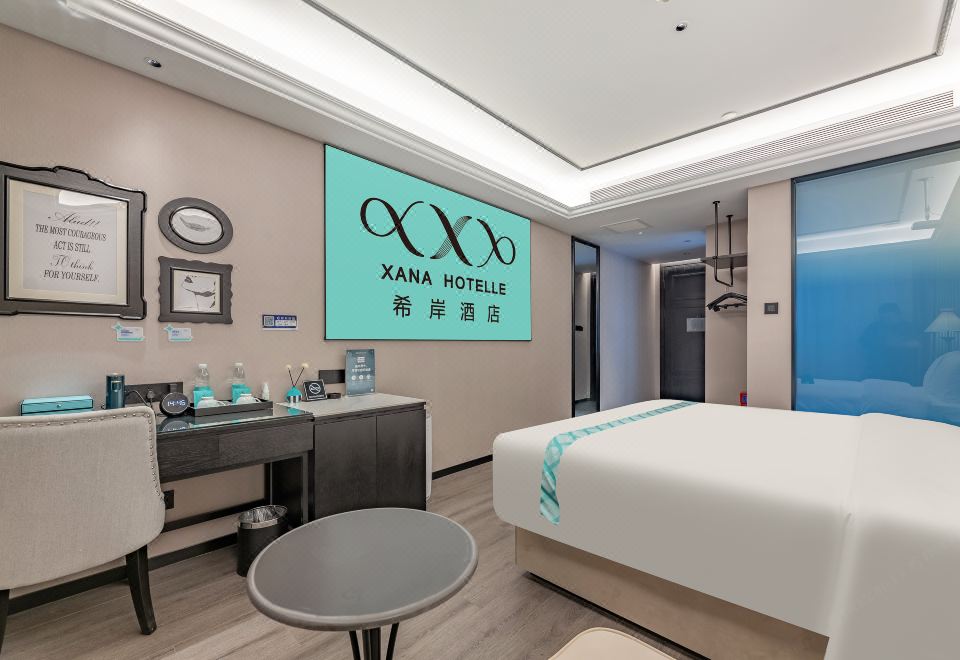 Xi'An Audio-Visual Double Bed Room (100-Inch Screen + Air Purifier + Smart Guest Control)