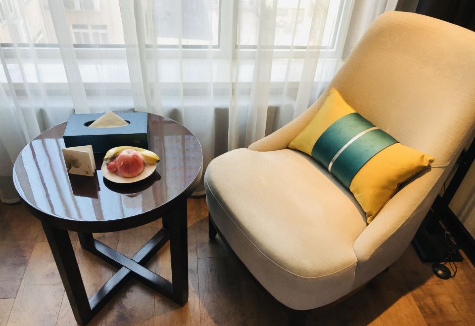 棲賢商務大床房（小冰箱+詩意空間+多款枕頭）