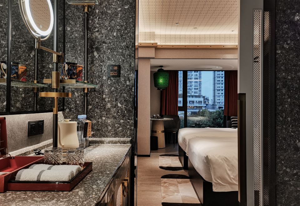 观影踏燕双床房