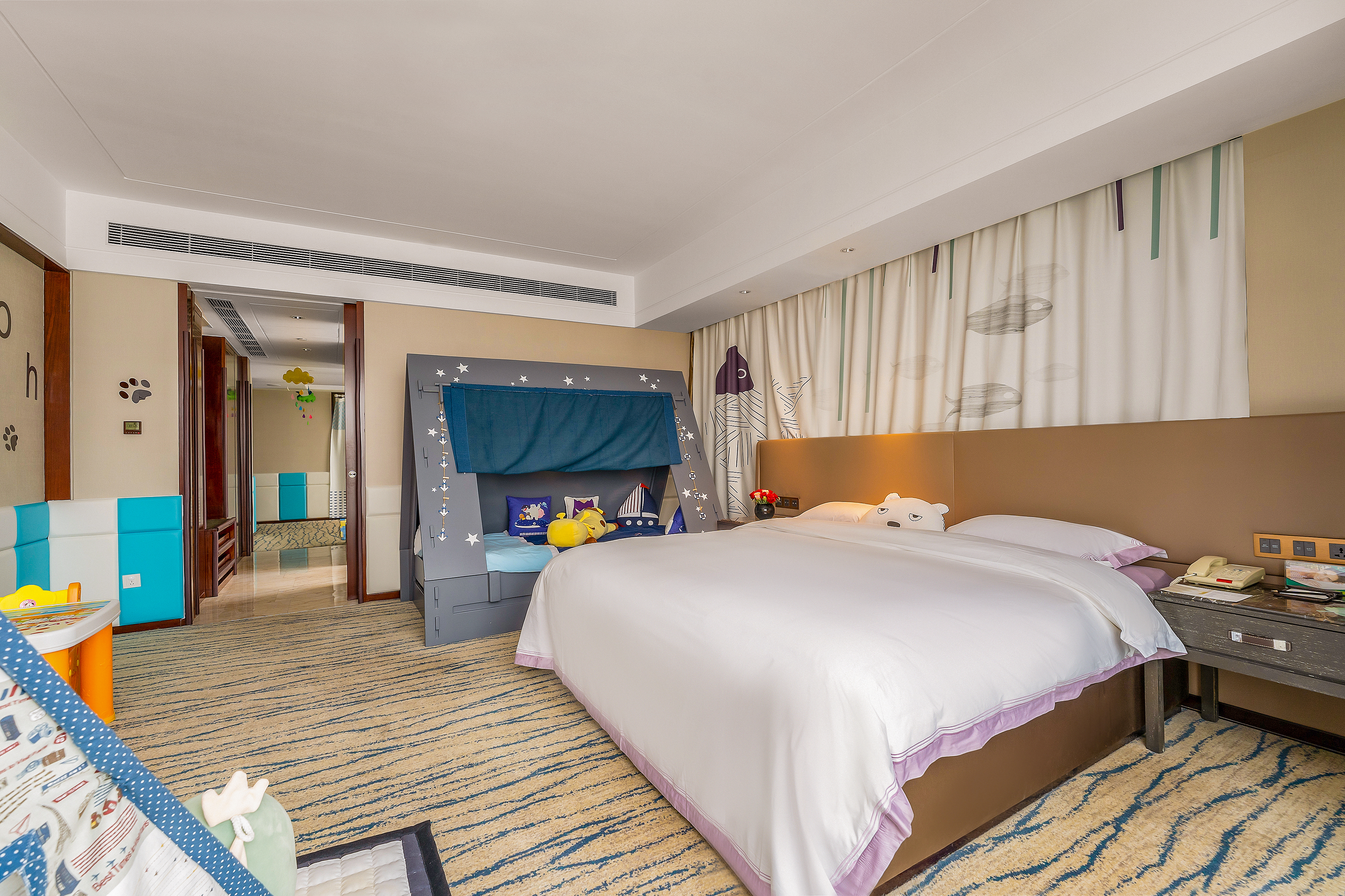 亲子主题套房【童趣盎然】+【宽绰大床】