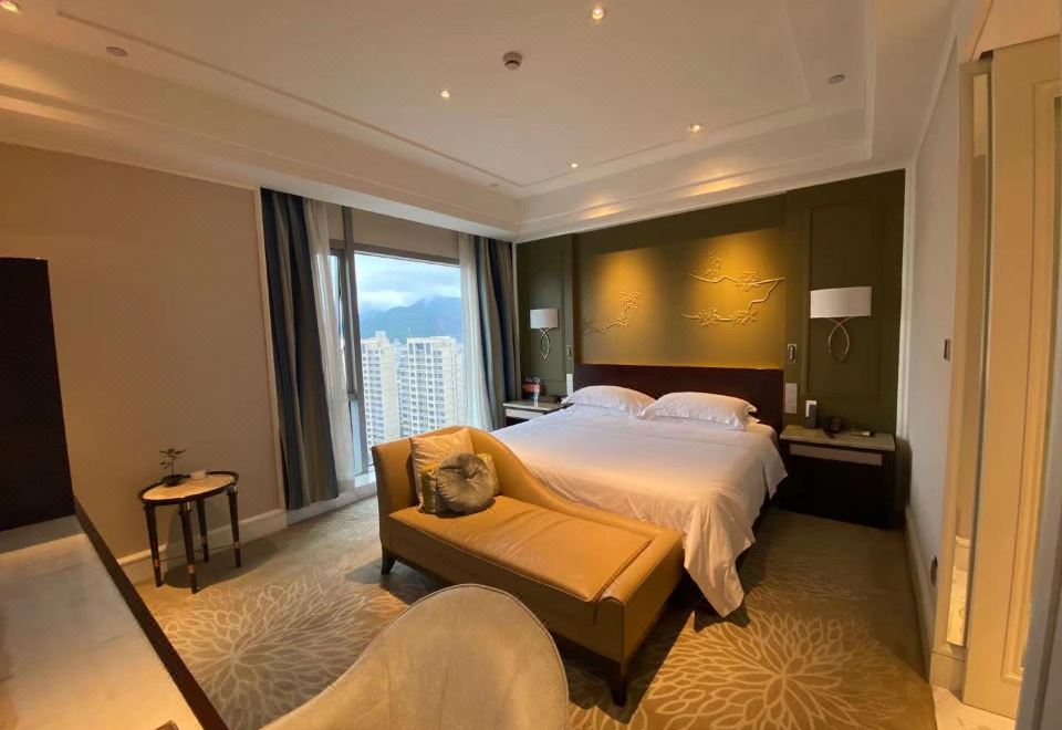 商务大床城景房（全景落地窗）