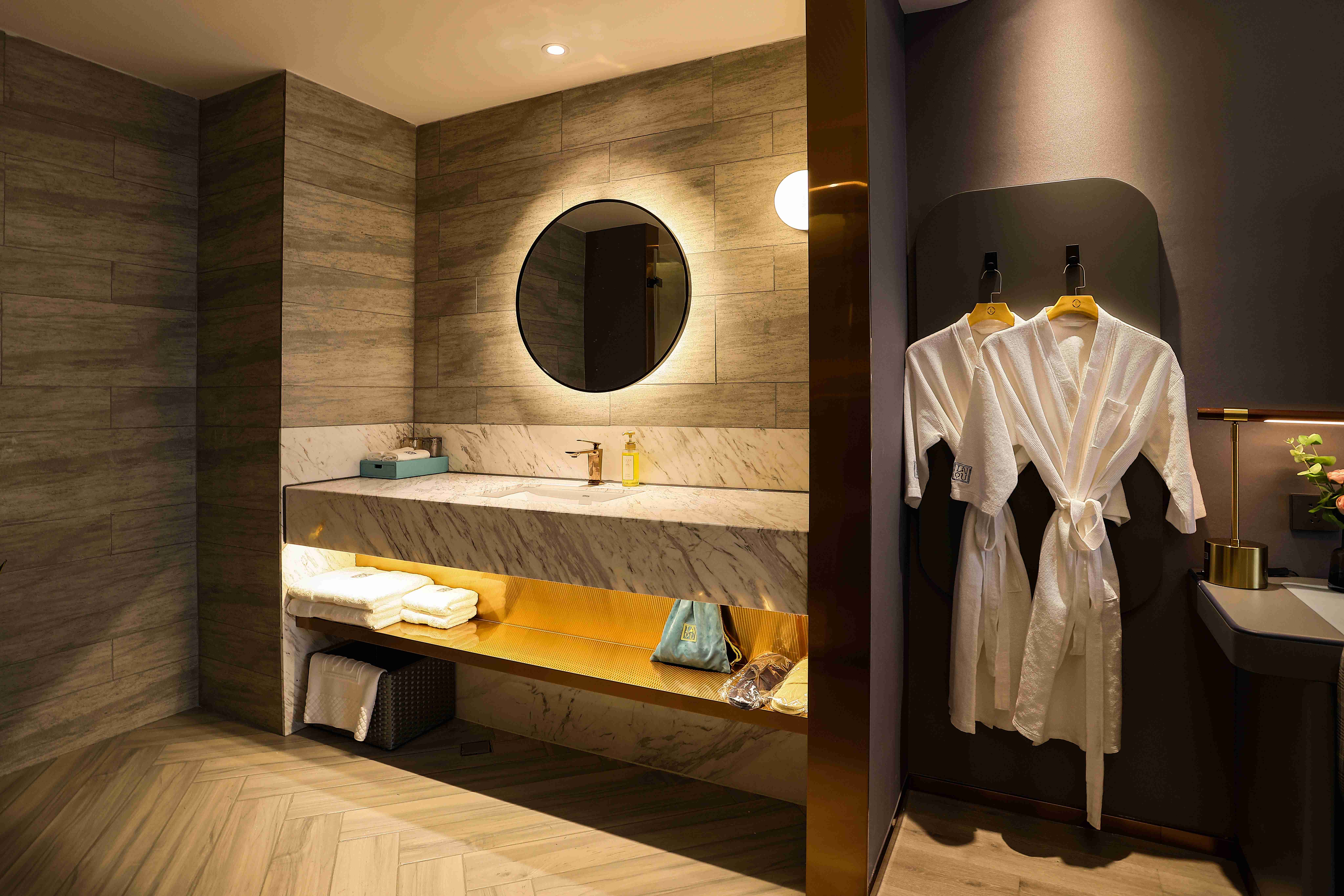 兰大师设计套房（全屋智能语音+小冰箱+独立卧室客厅）