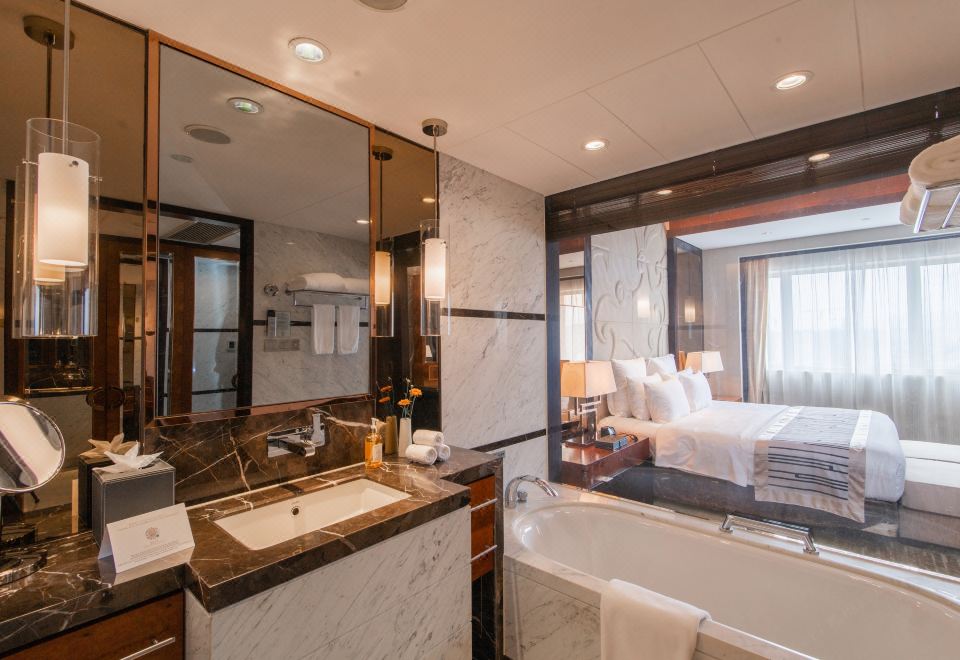 Grand Pacific HotelBusiness Suite