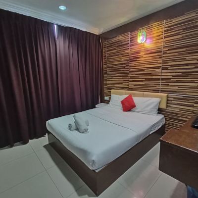 Bilik queen mewah Kupon Anggerik Garden Hotel (AG Hotel)