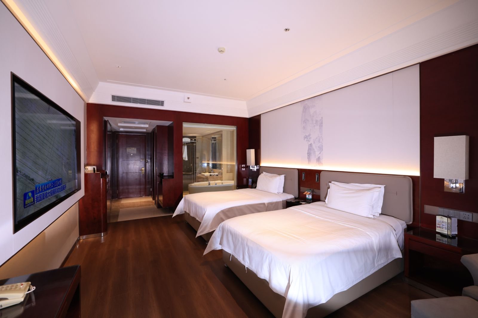 行政双床房（智能客控+落地窗+舒适浴缸+迷你小冰箱）