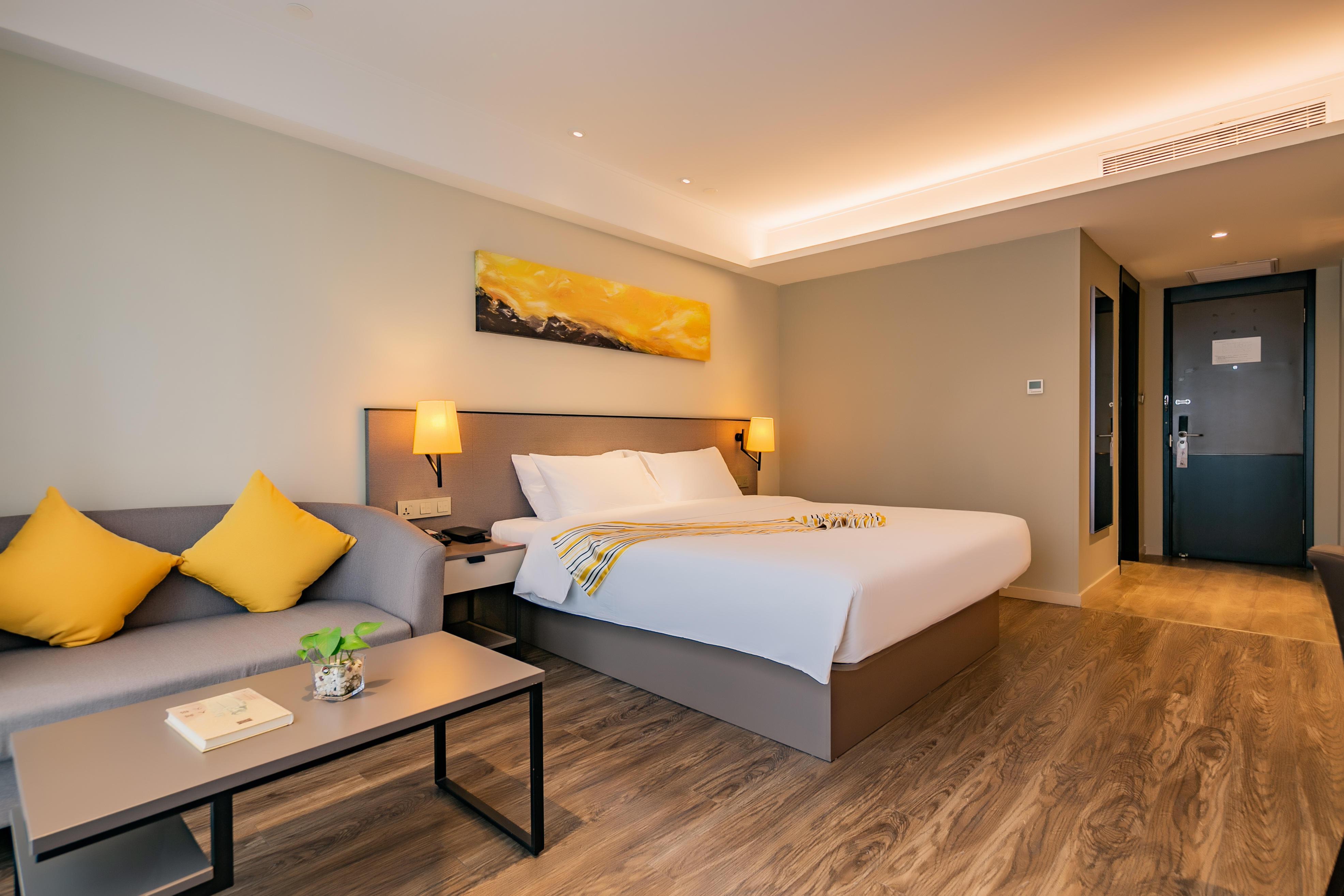 高级大床房（景观落地窗+品牌床垫+徕芬吹风机）