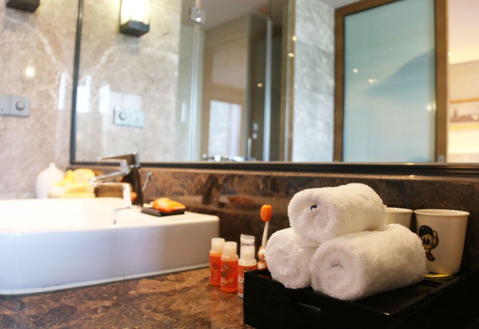 Crowne Plaza Hangzhou One Thousand Island LakeB.duck Themed Family Room