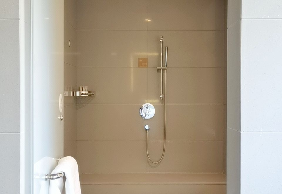 三和園露臺套房（超大空間+浴缸+智能馬桶）