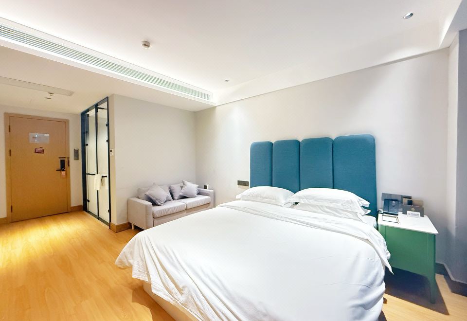 商务舒适大床房 （65寸高清投屏）