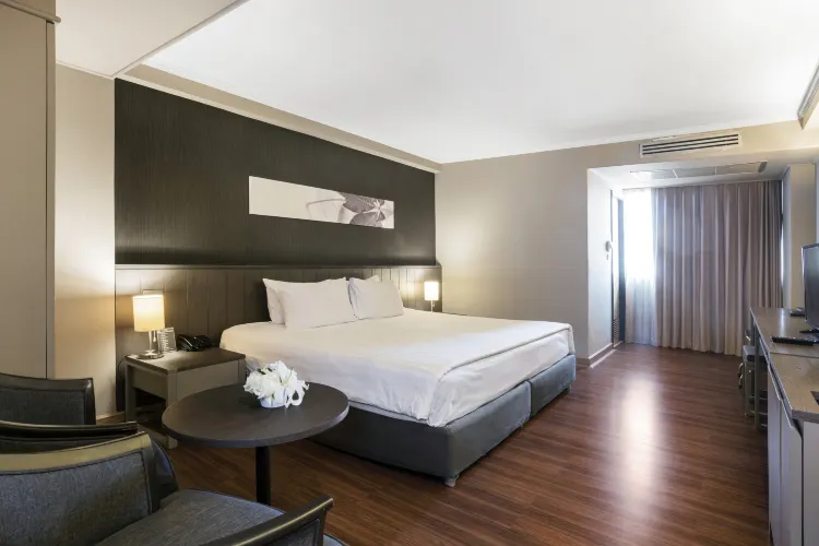 ห้องซูพีเรียร์ เตียงใหญ่ 1 เตียง