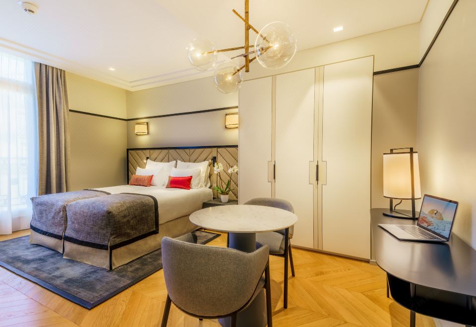 Fraser Suites le Claridge Champs-ElyséesPremier Suite