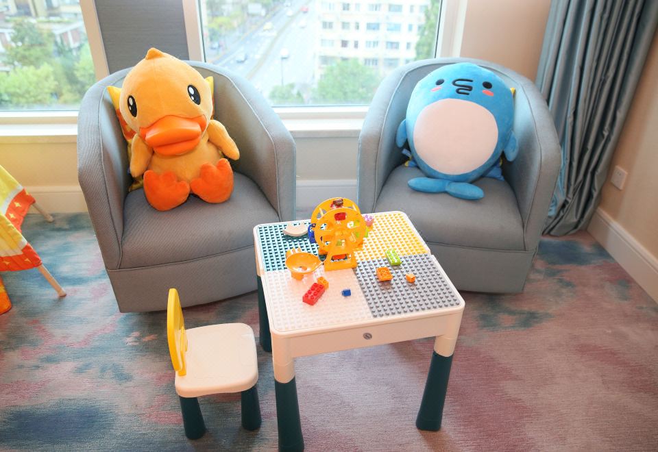 Radisson Collection Xing Guo Hotel ShanghaiB.Duck Theme Room