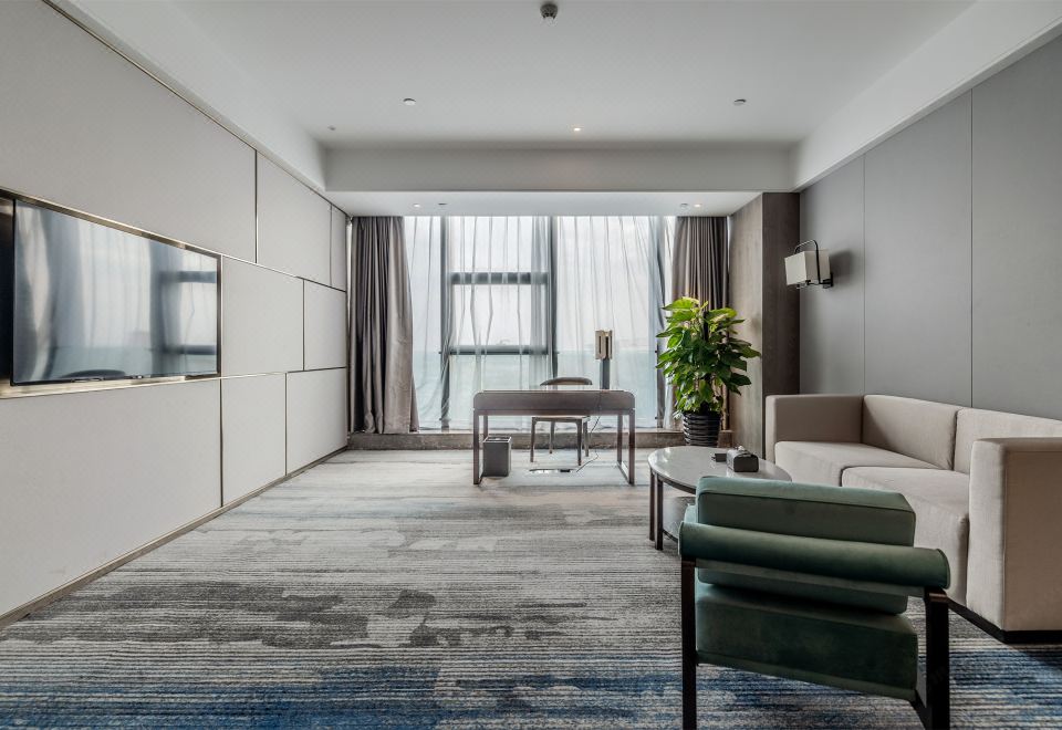 Xinghua Changjiu International HotelDeluxe Suite With Smart Control + Bluetooth Audio + Deluxe Tub + Minibar