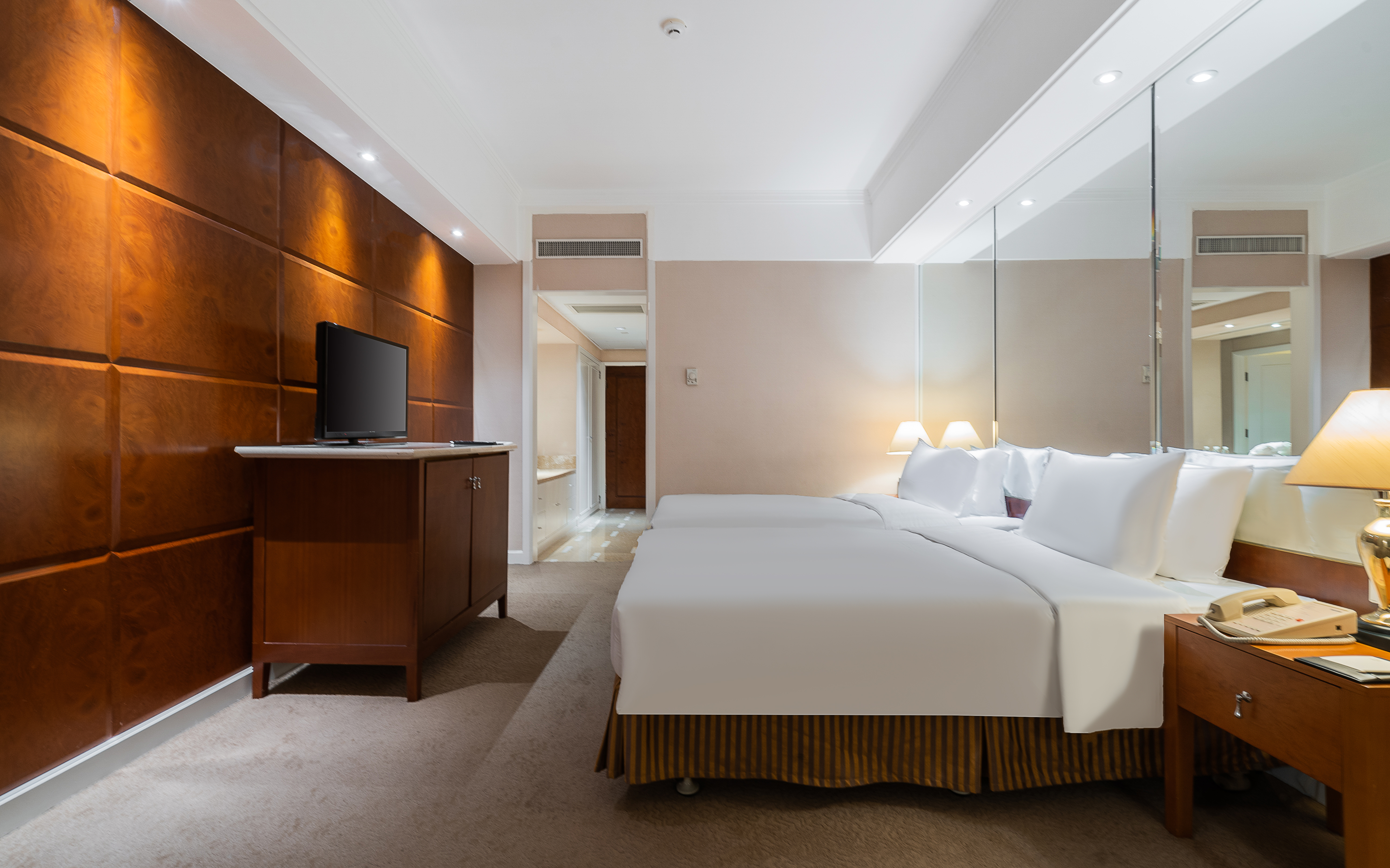 高级双床房「地毯+小冰箱+浴缸」