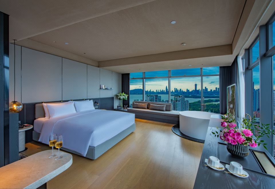 ICON LAB Hotel Shenzhen FutianExecutive Deluxe Queen Bed Room(sea-view)
