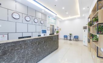 Jiayi Hotel (Jinan Daming Lake Furong Street Branch) - Housity