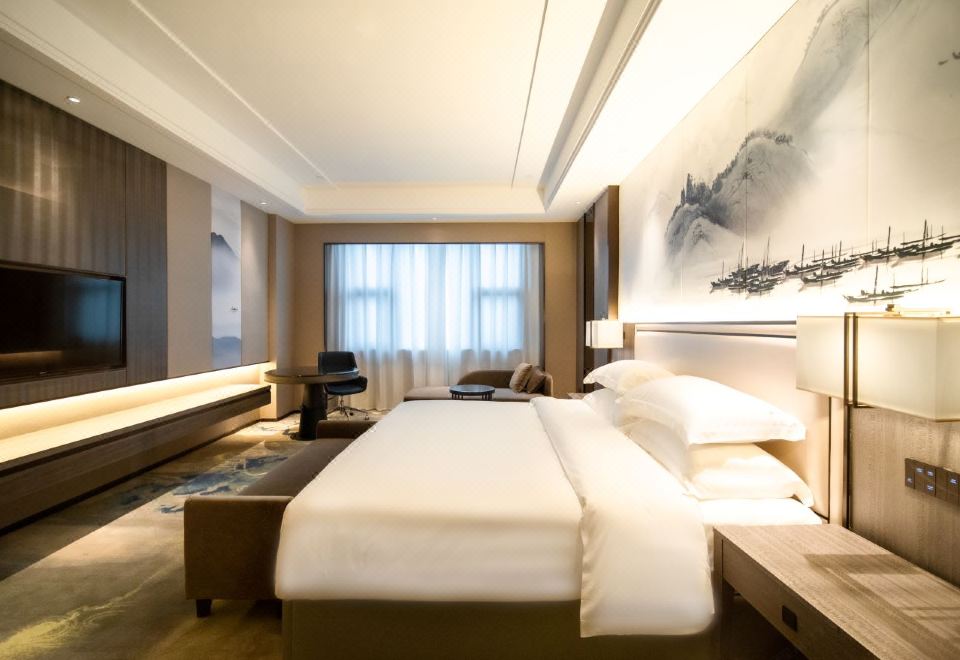 Ramada Plaza by Wyndham Hezhou NorthBusiness Lake-view Double Room