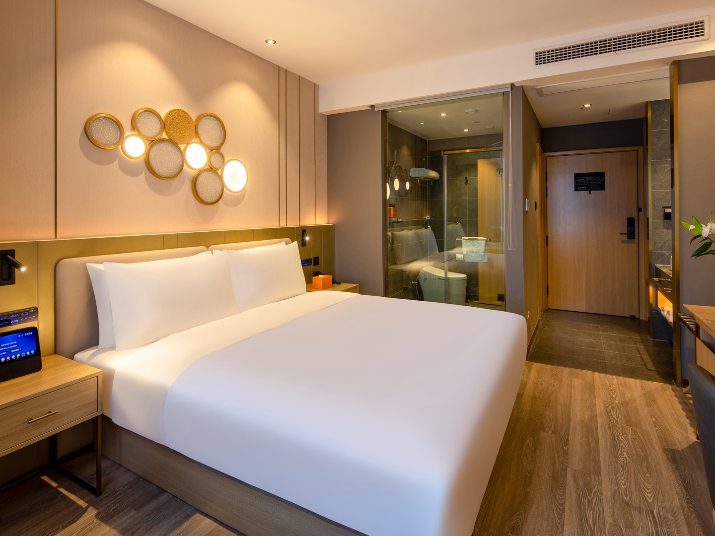 月若流金高级大床房（电视投屏+小冰箱+恒温马桶）