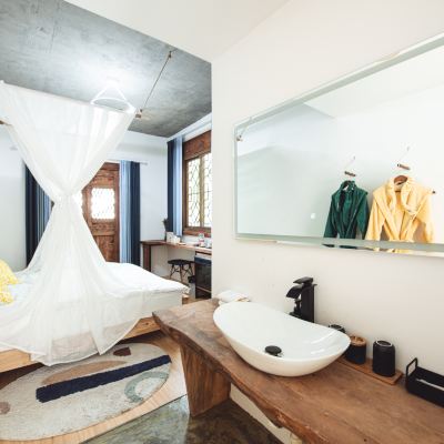 豪華森系陽台大床房（203）地暖+浴缸 黑水山間畫裏客棧優惠