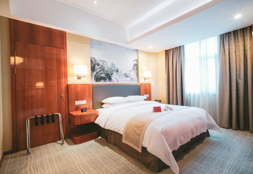 Ramada Plaza Shanghai Pudong AirportBusiness Suite