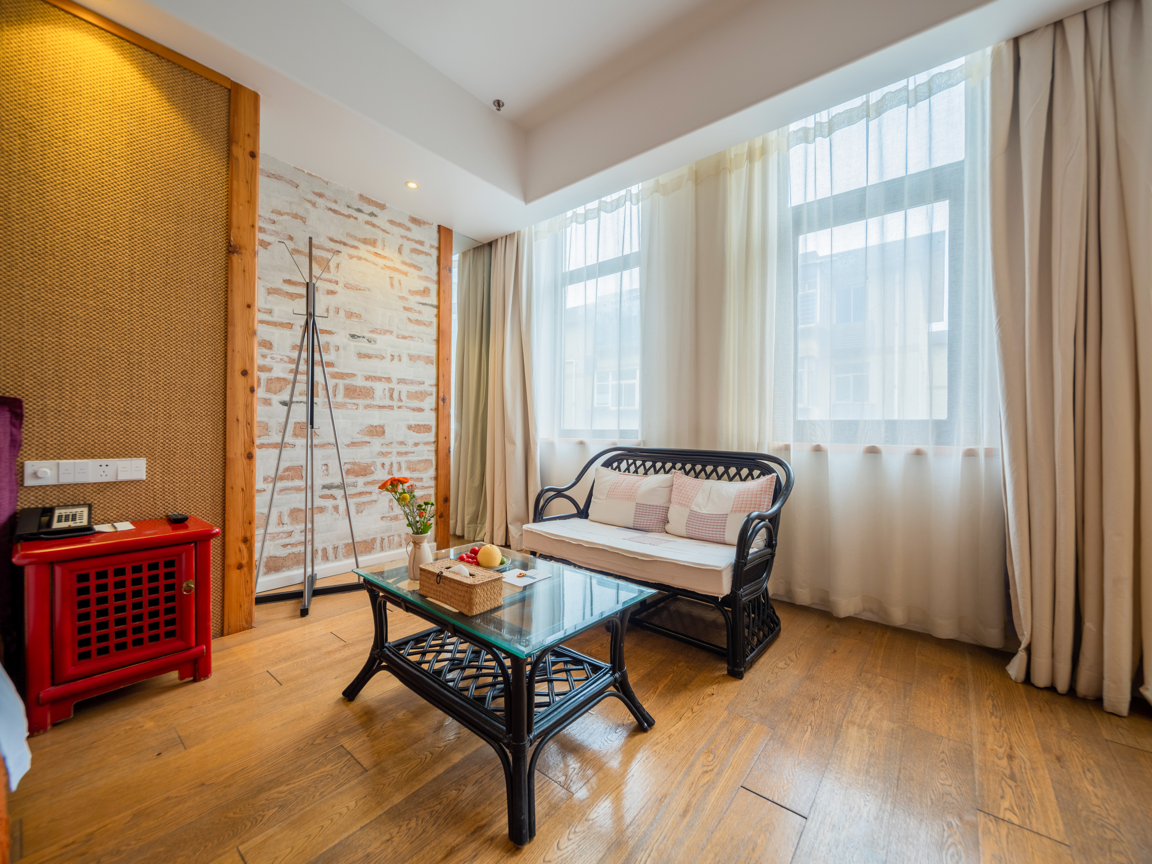 和光同尘?Relax度假大床房【乳胶床垫+休闲座椅】