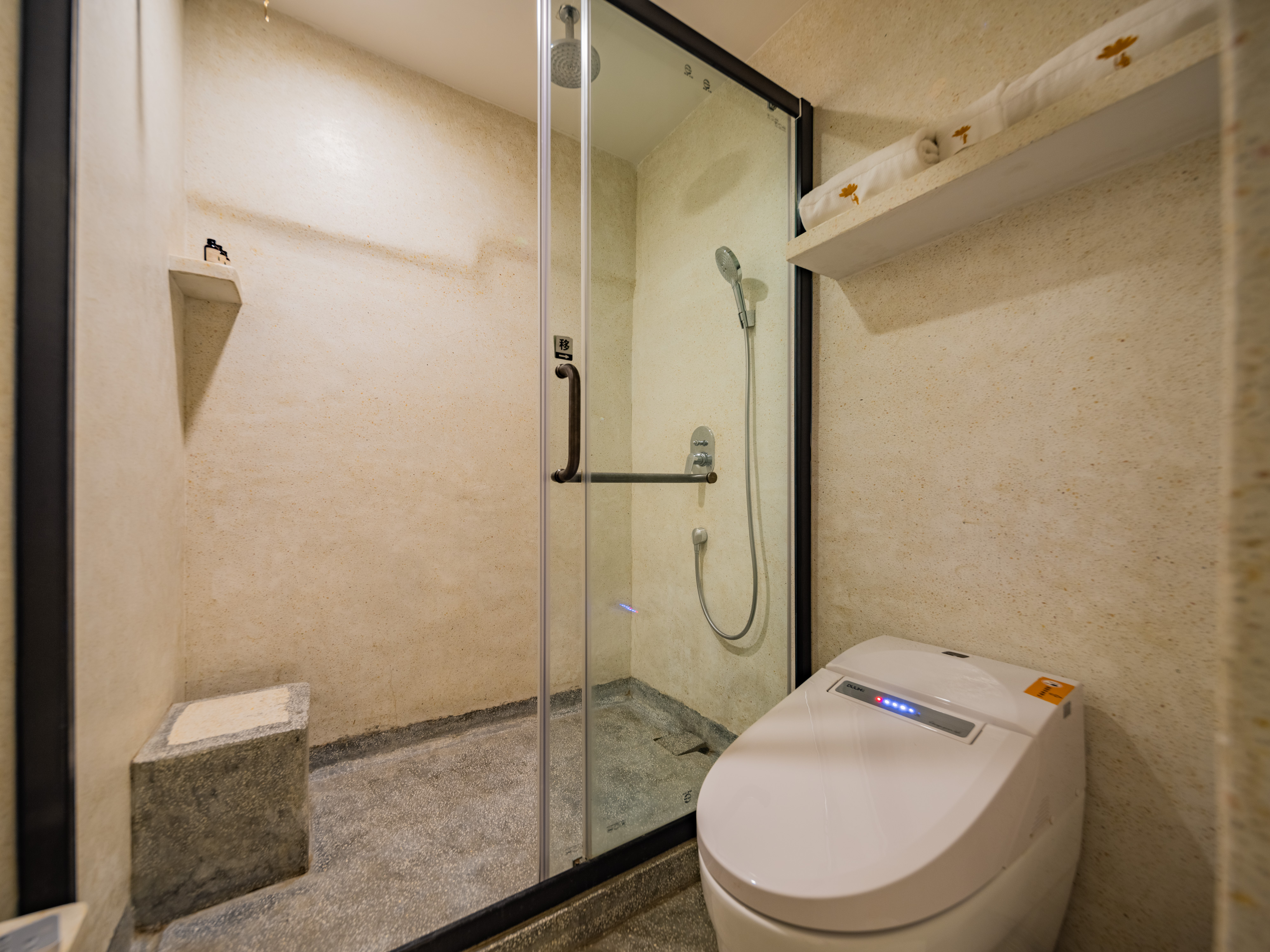 和光同尘?Relax度假大床房【乳胶床垫+休闲座椅】