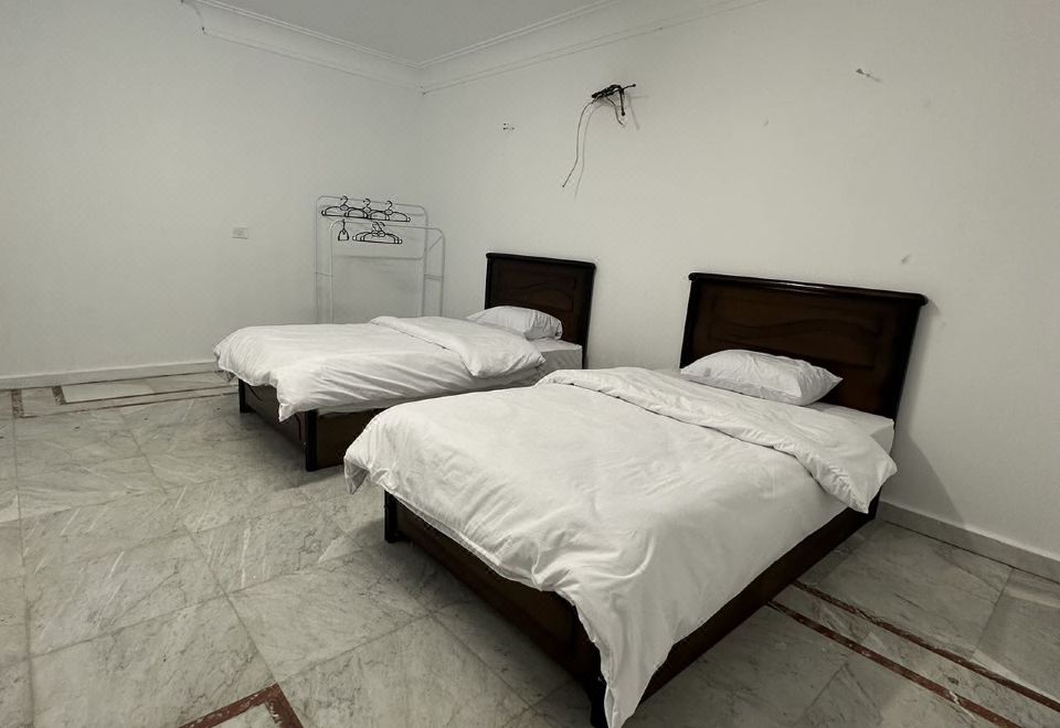 Qinfu HotelStandard Twin Room - King Bed - Air Conditioning