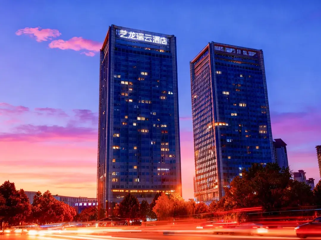 Elong R.yun Hotel - 