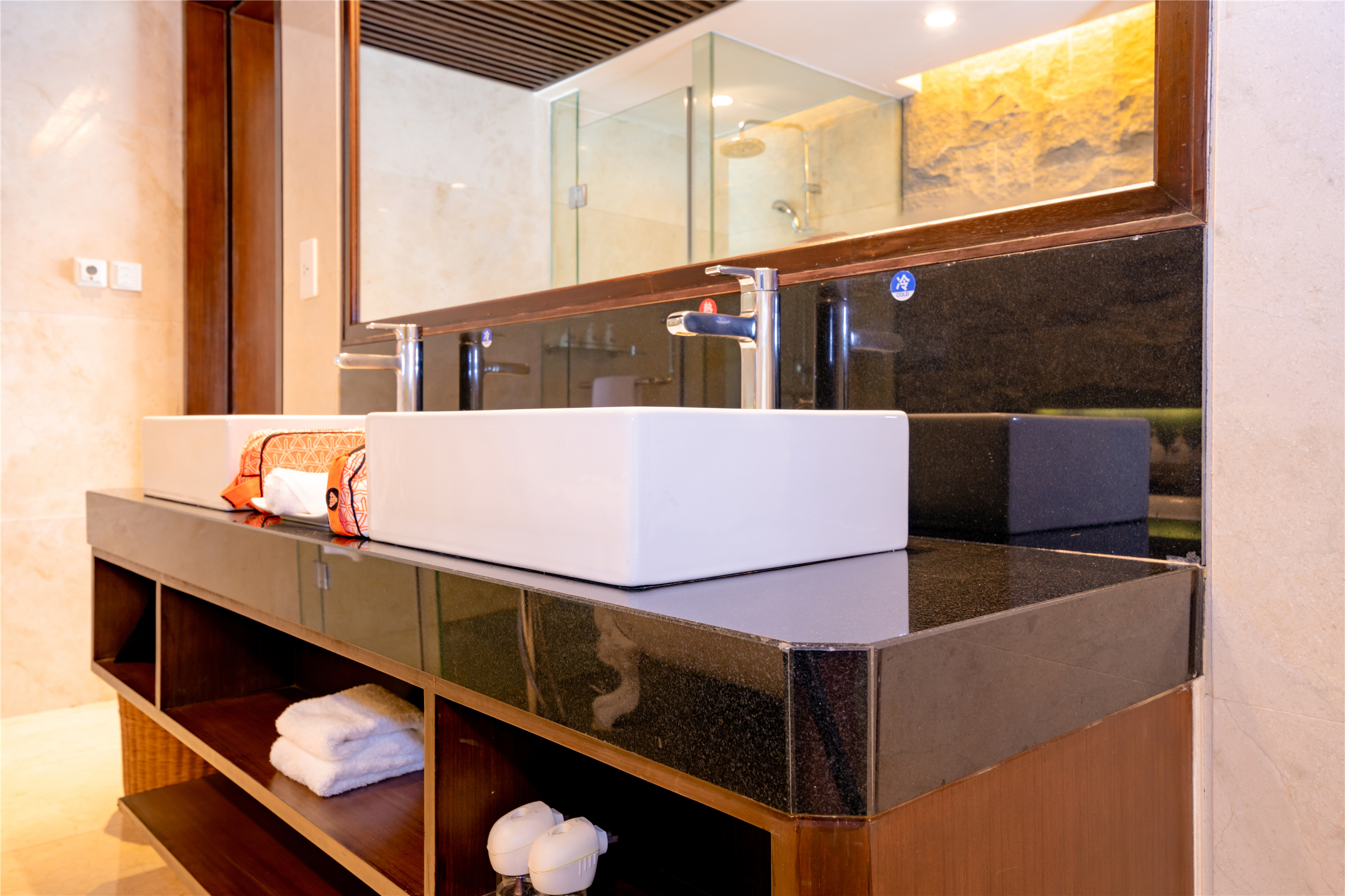 别墅豪华泡池家庭套房（一室一厅+2个榻榻米）